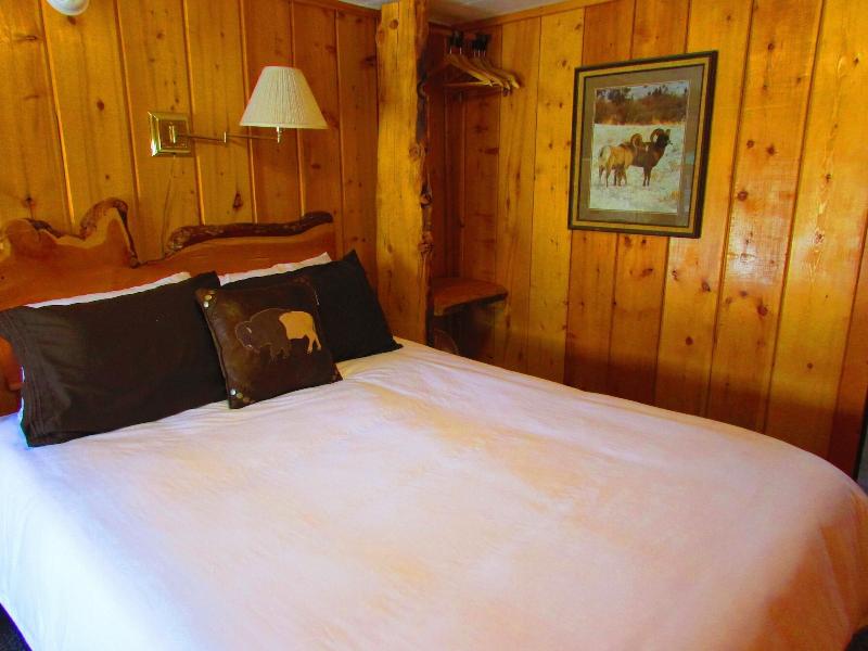 Chinook Winds Motel image