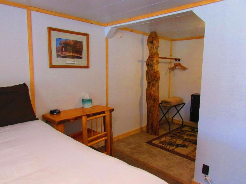 Chinook Winds Motel image