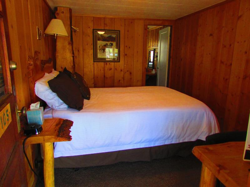 Chinook Winds Motel image