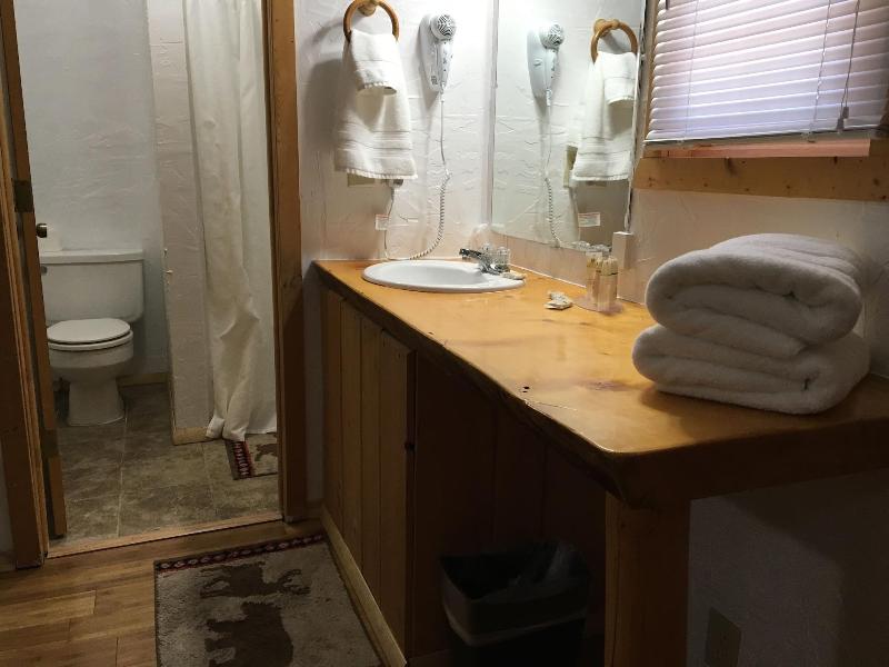 Chinook Winds Motel image