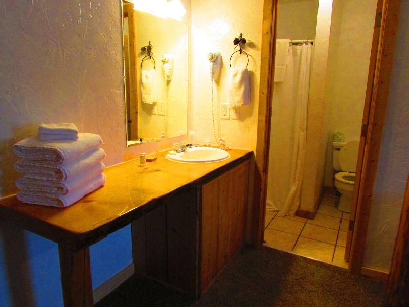 Chinook Winds Motel image