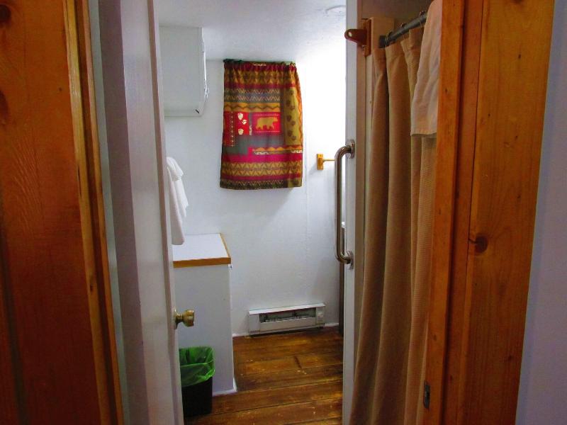 Chinook Winds Motel image