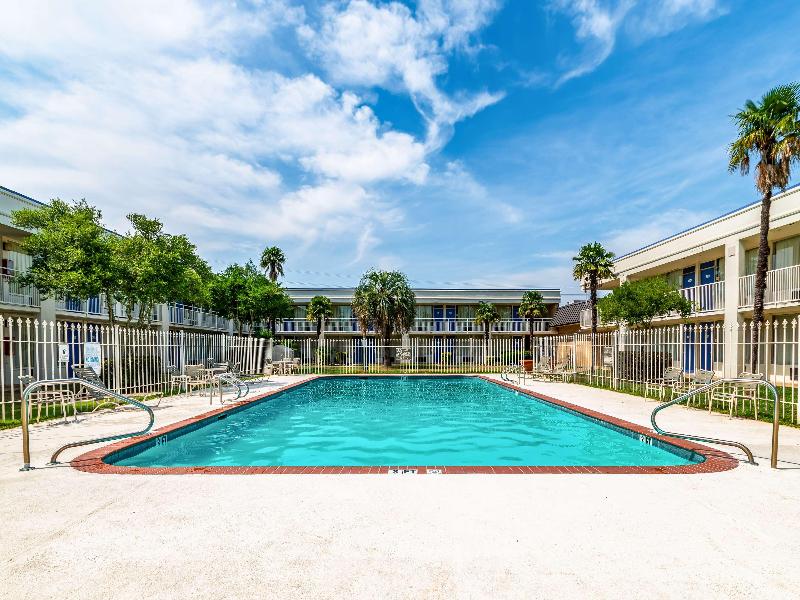 Motel 6 Natchitoches, LA image
