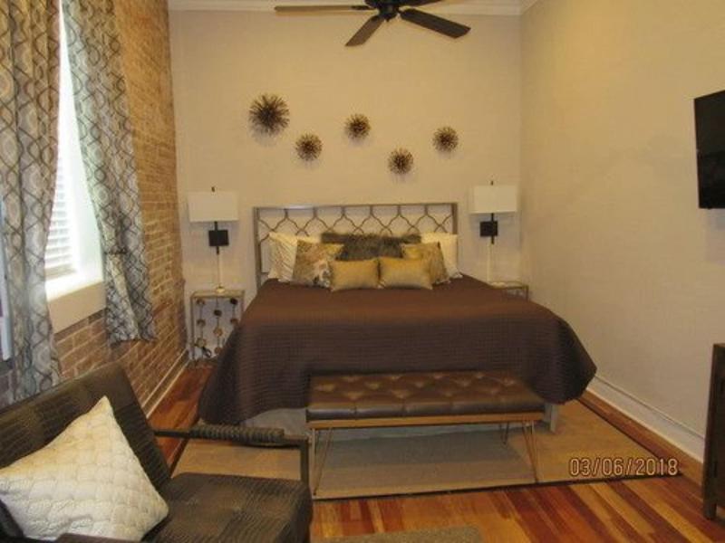 Hamilton House Inn image