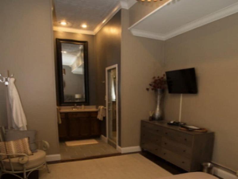 Hamilton House Inn image
