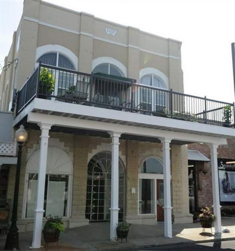 Hamilton House Inn image