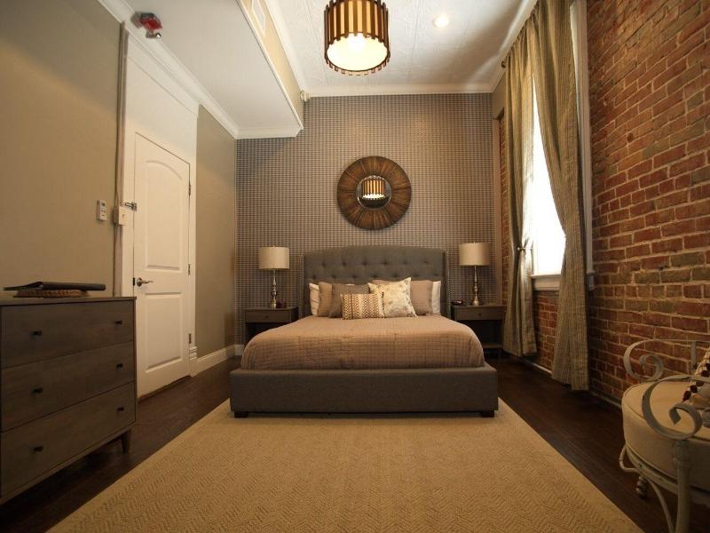 Hamilton House Inn image