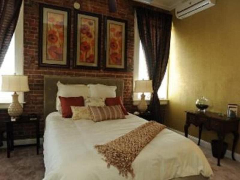 Hamilton House Inn image