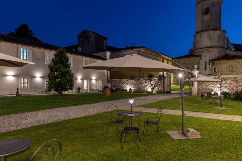 Villa Del Papa image