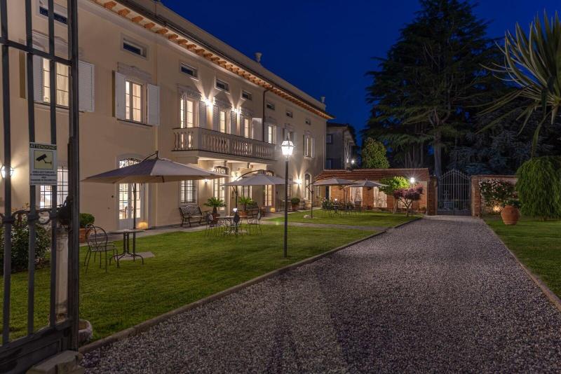 Villa Del Papa image