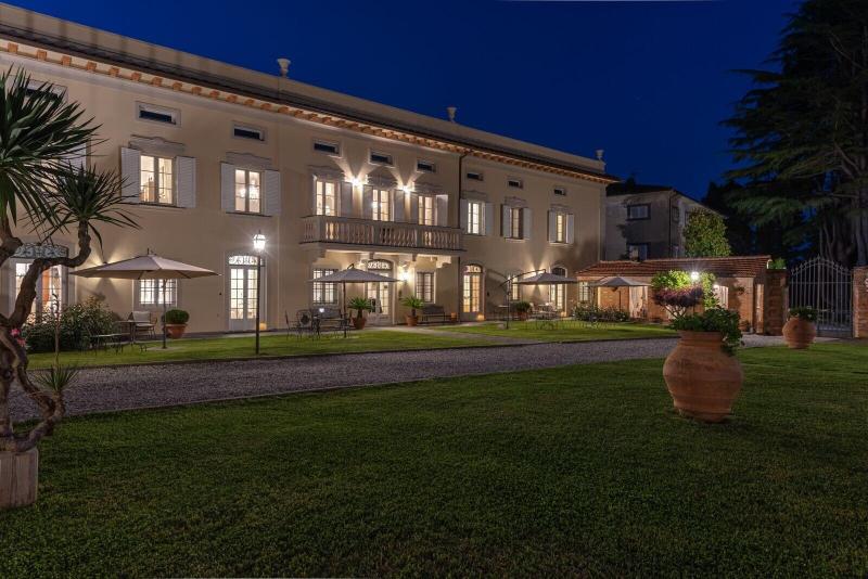 Villa Del Papa image