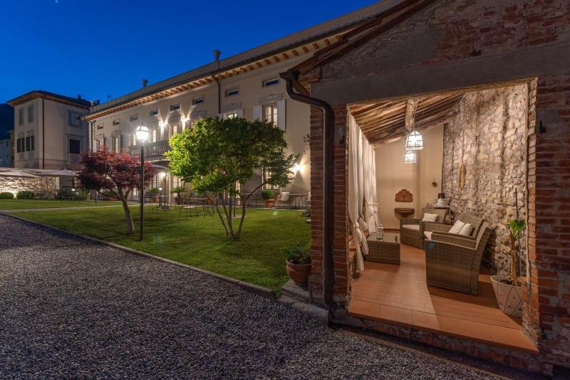 Villa Del Papa image