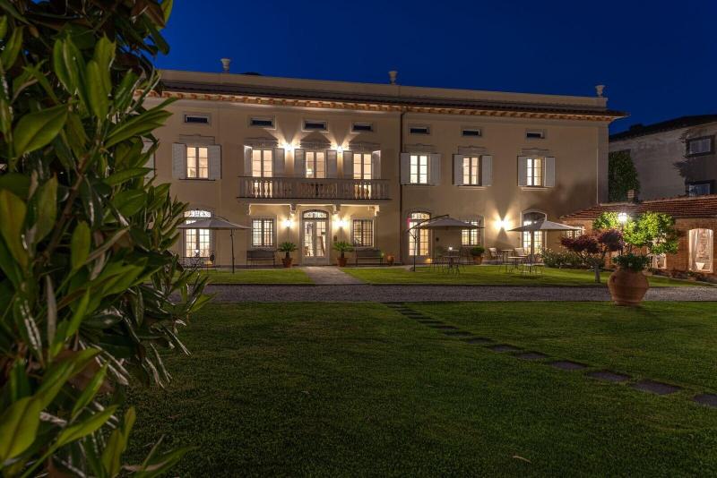 Villa Del Papa image