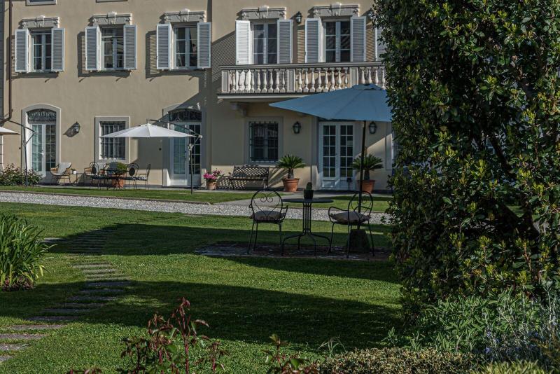 Villa Del Papa image