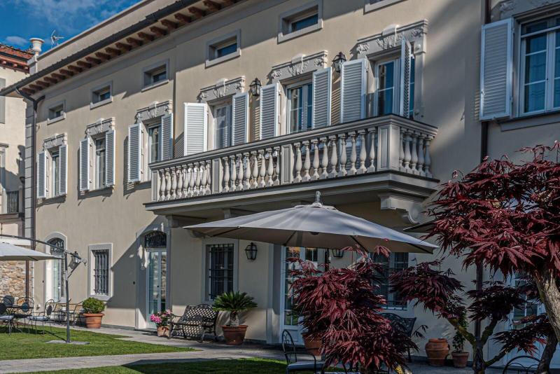 Villa Del Papa image