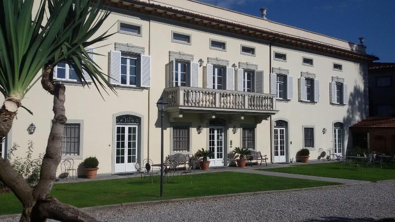 Villa Del Papa image
