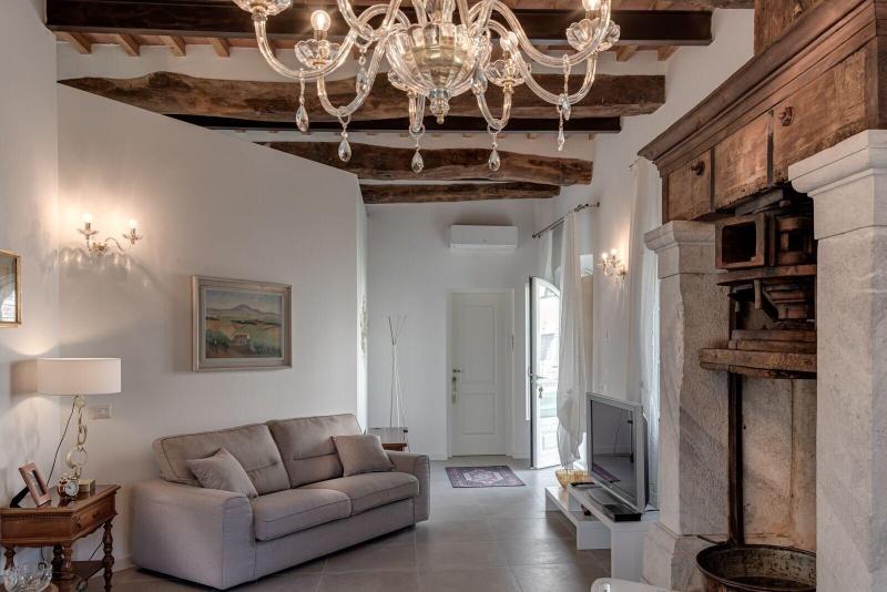 Villa Del Papa image