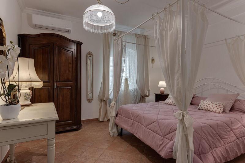 Villa Del Papa image