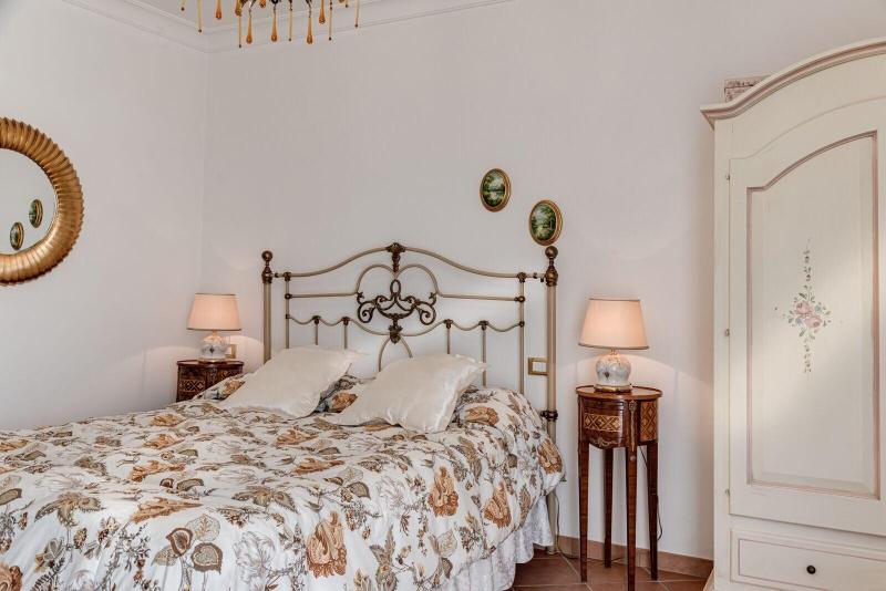 Villa Del Papa image