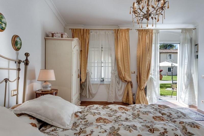 Villa Del Papa image