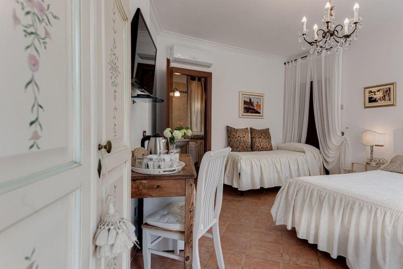 Villa Del Papa image