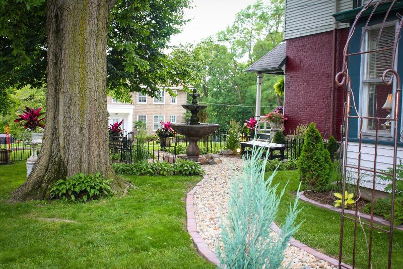 Evans Holly Grove Inn Bed And Breakfast