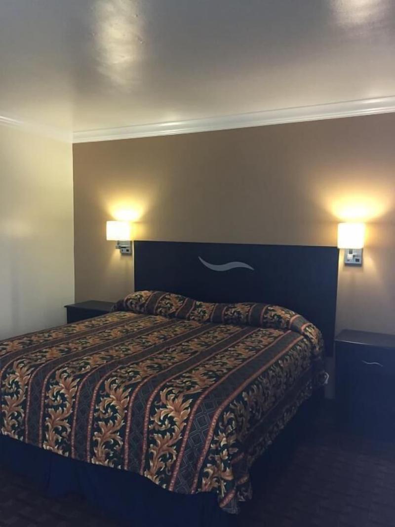 Friendship Motor Inn image