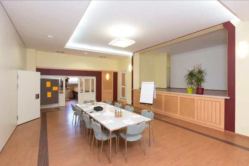 Hotel Und Gasthaus Zum Eichenkranz image