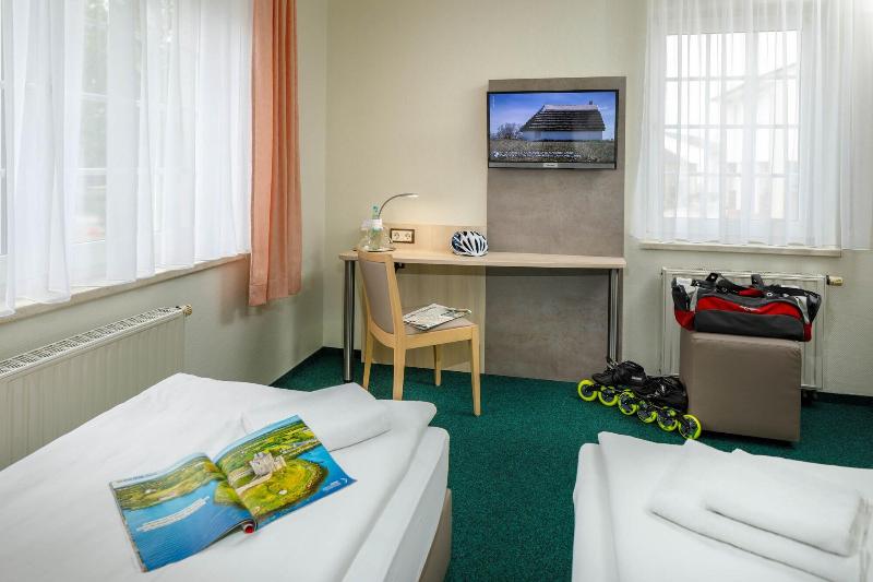 Hotel Und Gasthaus Zum Eichenkranz image