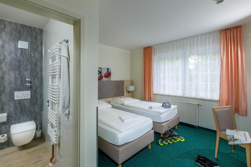 Hotel Und Gasthaus Zum Eichenkranz image