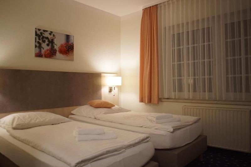 Hotel Und Gasthaus Zum Eichenkranz image