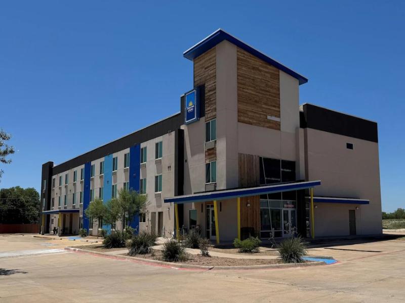 Days Inn & Suites by Wyndham Colorado City/I-20 image