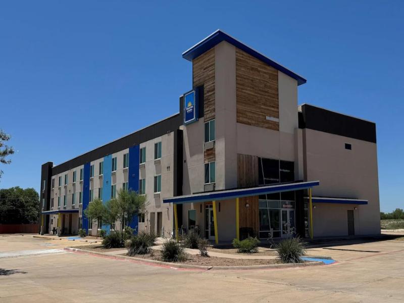 Days Inn & Suites by Wyndham Colorado City/I-20 image
