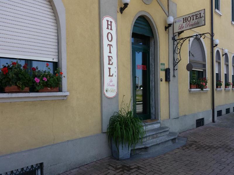 Hotel La Pendola image