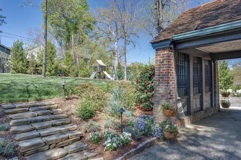 Julian Price House image