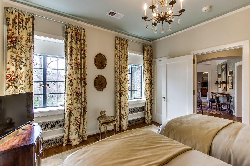 Julian Price House image
