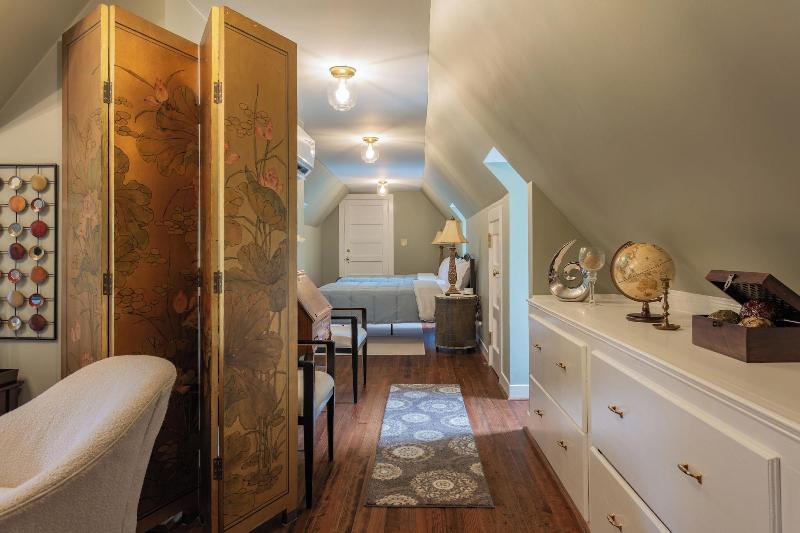 Julian Price House image