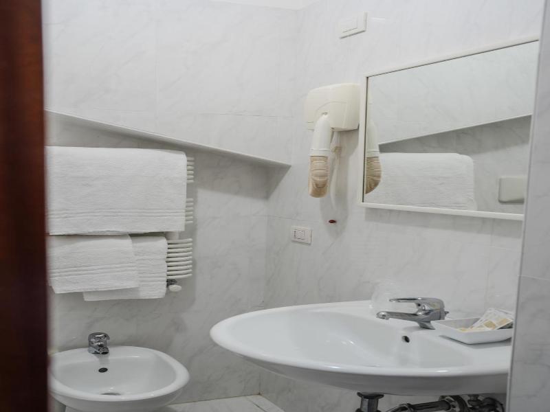 Mondial Park Hotel image