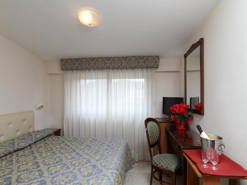 Mondial Park Hotel image