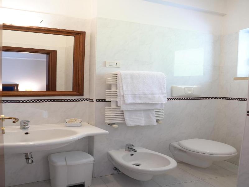 Mondial Park Hotel image