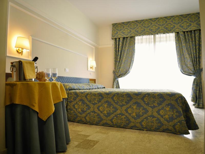 Mondial Park Hotel image