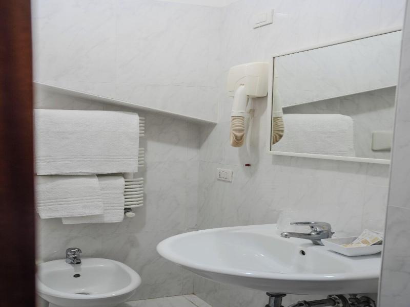 Mondial Park Hotel image