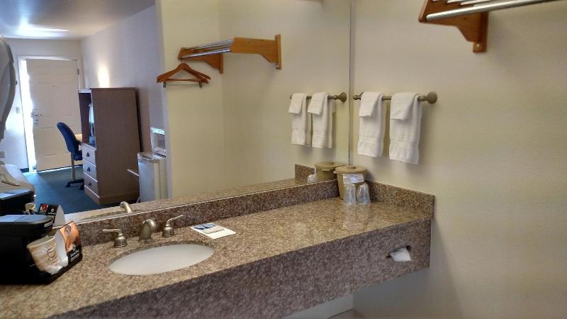 Lewis River Inn image