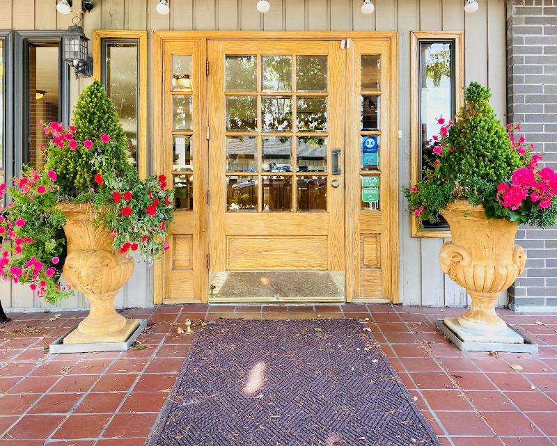 Coachman Inn & Suites image