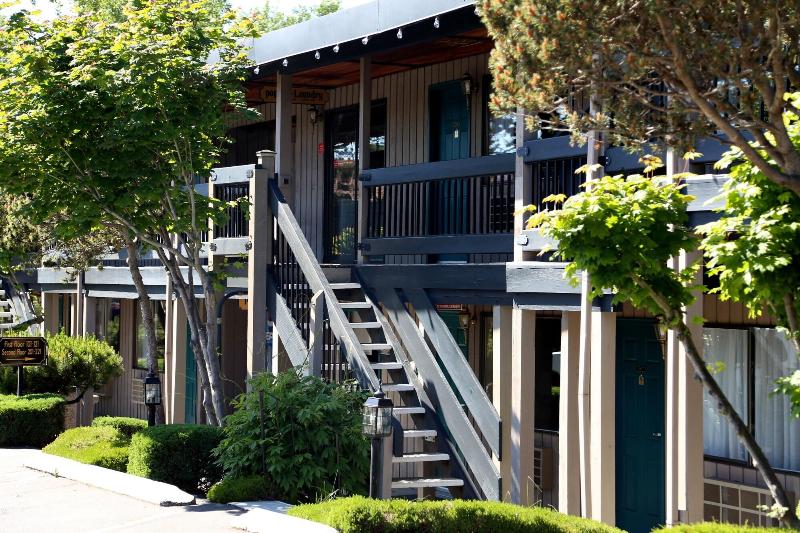 Coachman Inn & Suites image