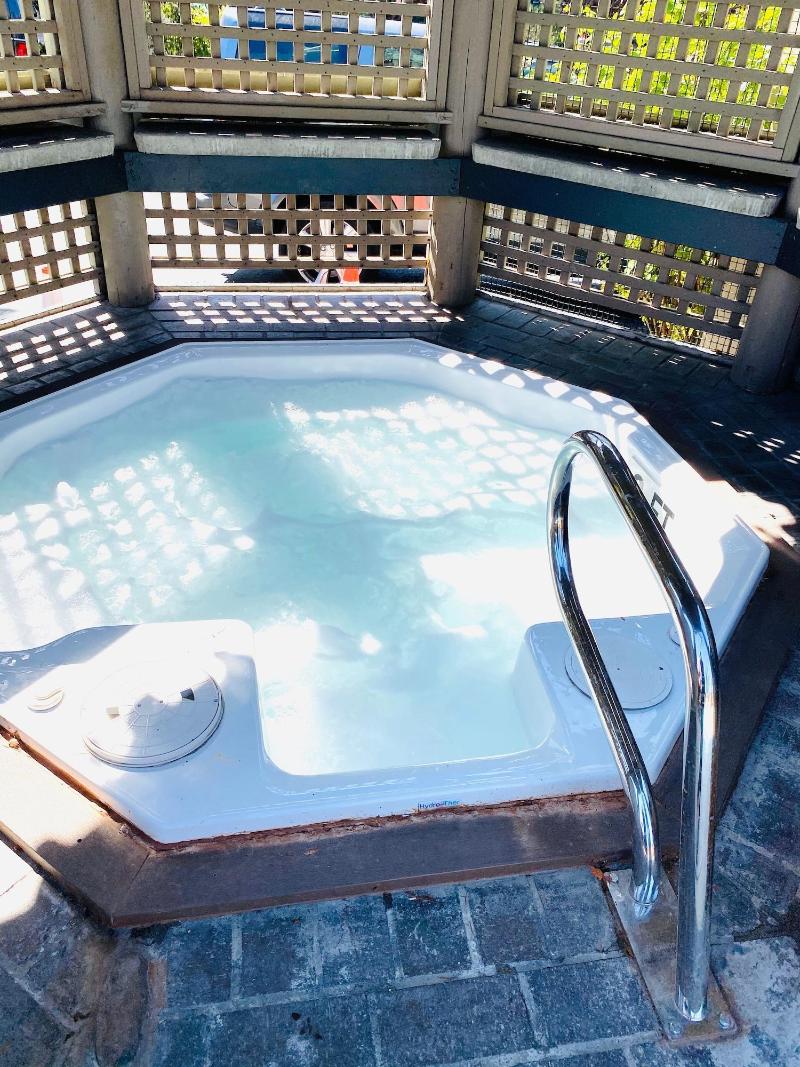 Coachman Inn & Suites image