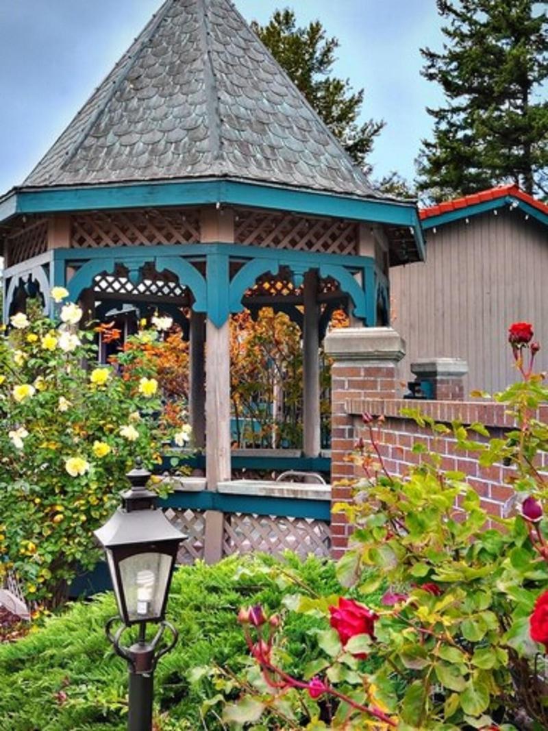 Coachman Inn & Suites image