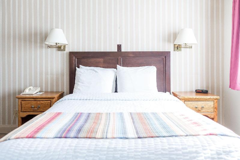 Coachman Inn & Suites image