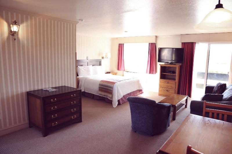 Coachman Inn & Suites image