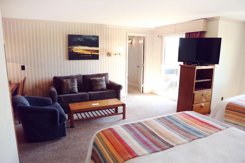 Coachman Inn & Suites image